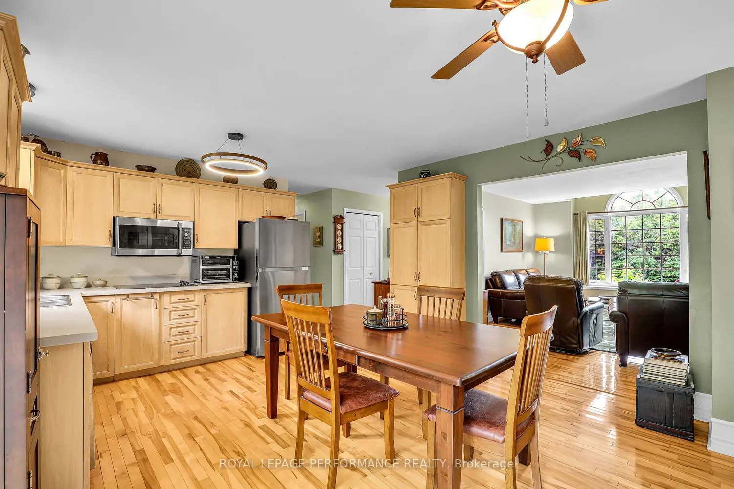 6115 Kaycourt Drive photo 3