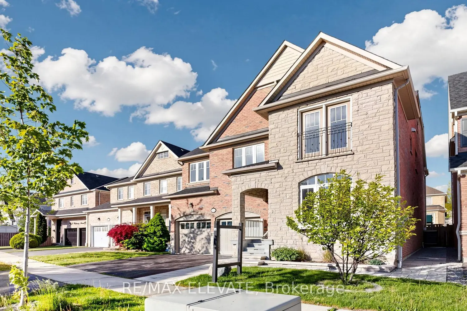 19 Weatherby Avenue photo 2