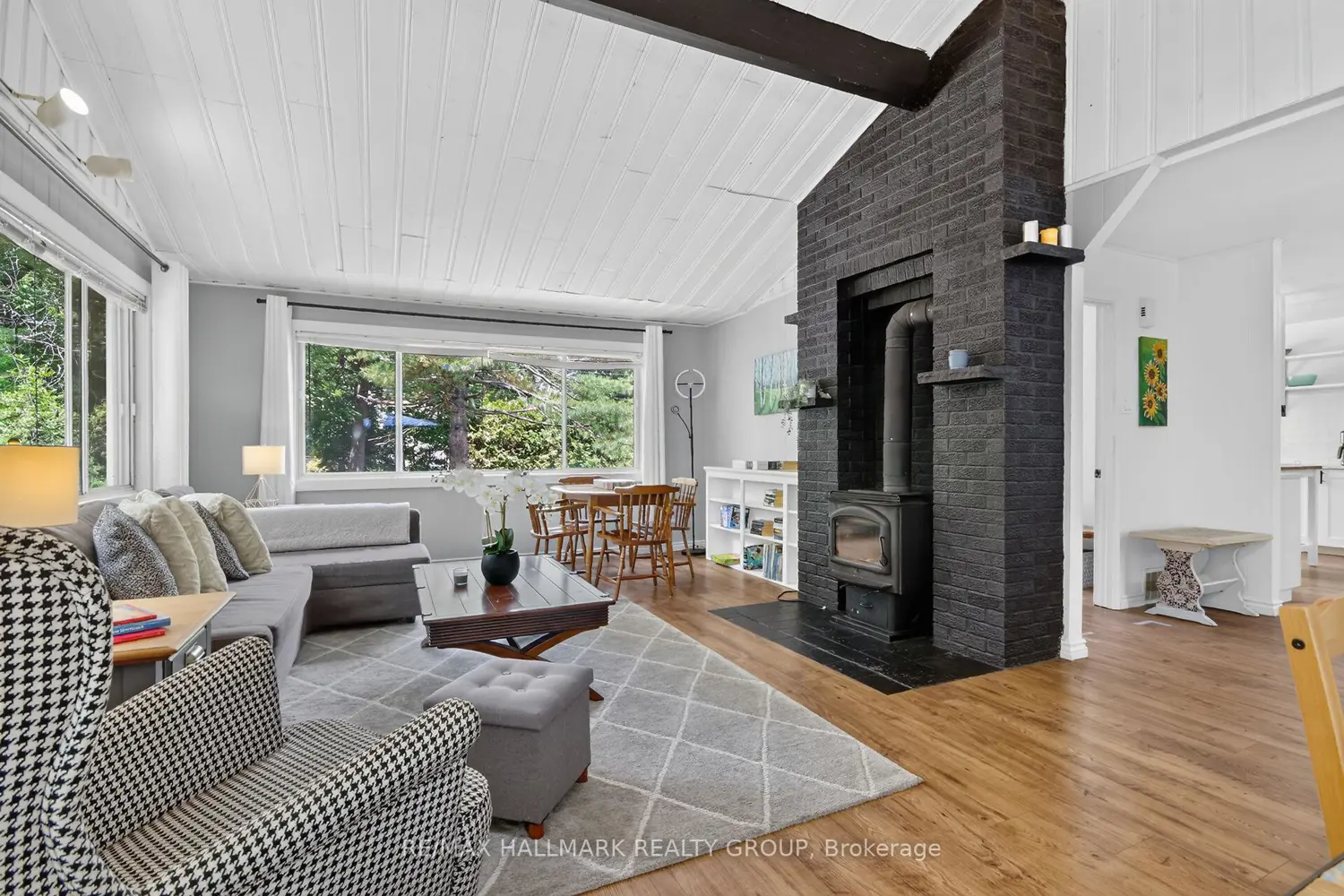 671 Bayview Drive photo 3