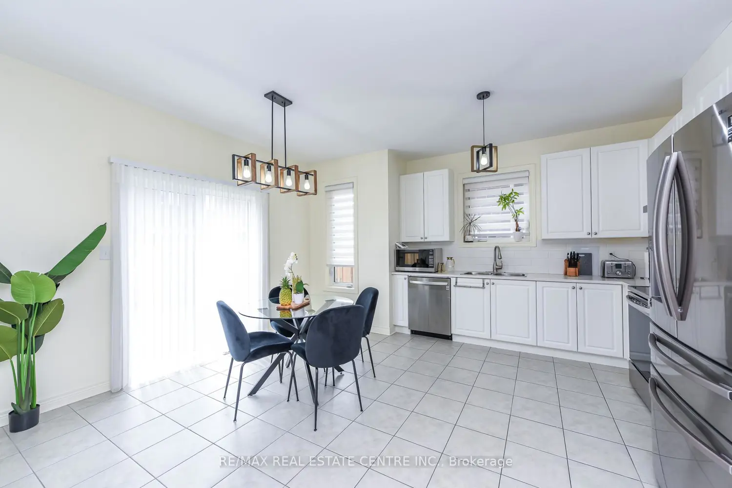 610 Bessborough Drive photo 5
