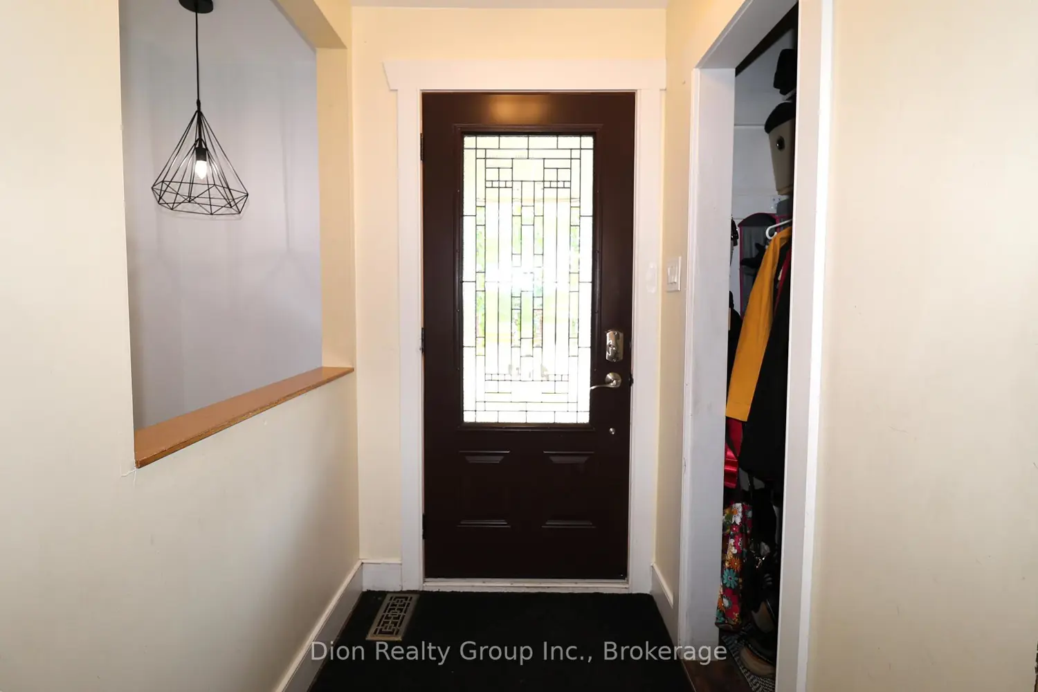 30 Macpherson Avenue photo 2