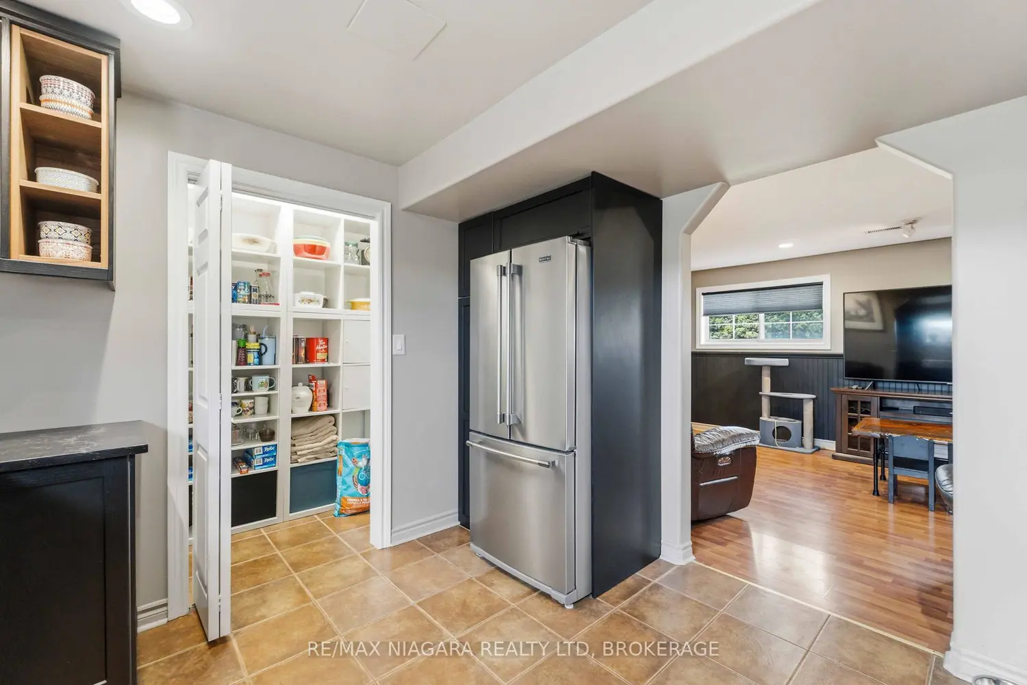 661 Carl Road photo 4