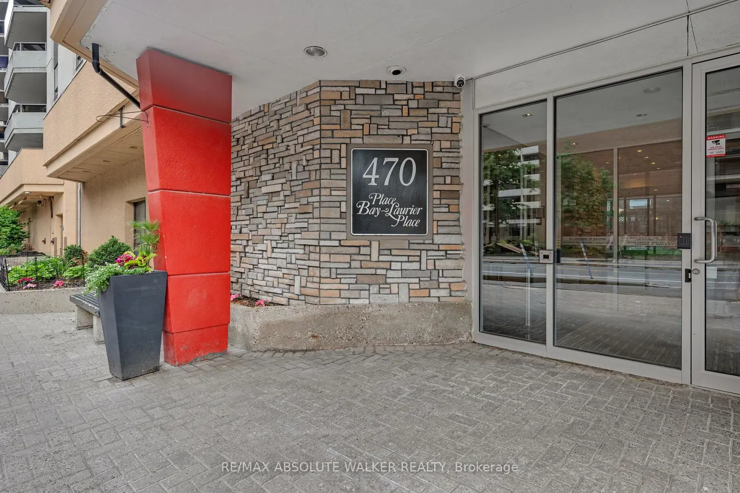470 Laurier Avenue 201 photo 2