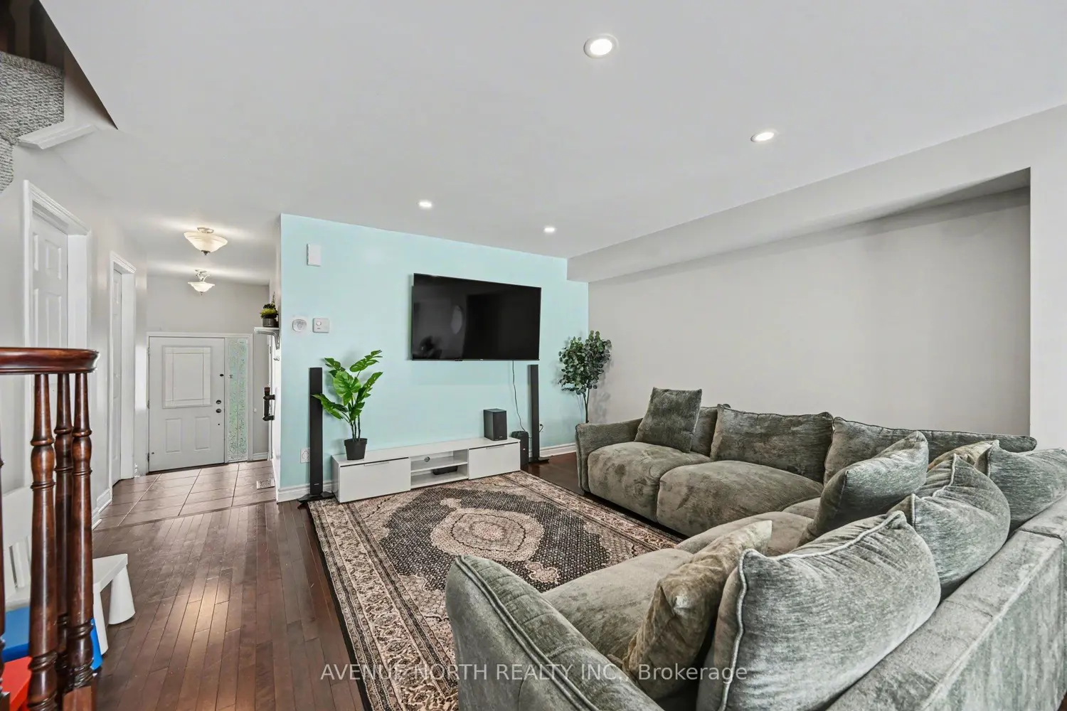 210 Herbert Street photo 4