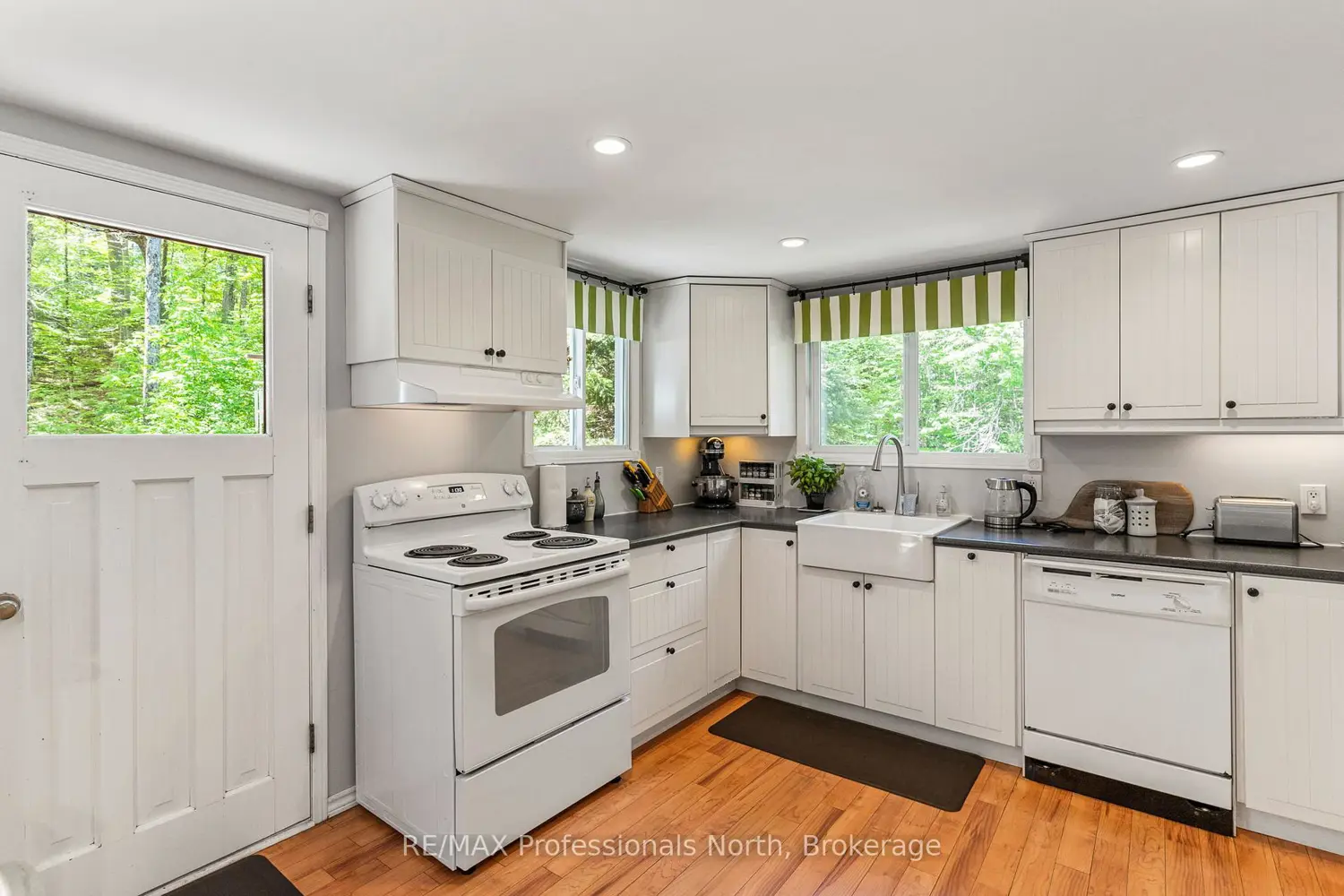 4792 Harburn Road photo 5