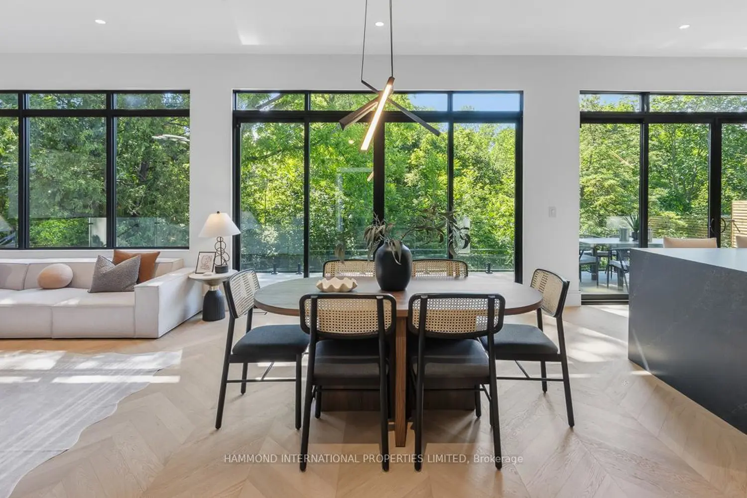 26 Hampshire Heights photo 3
