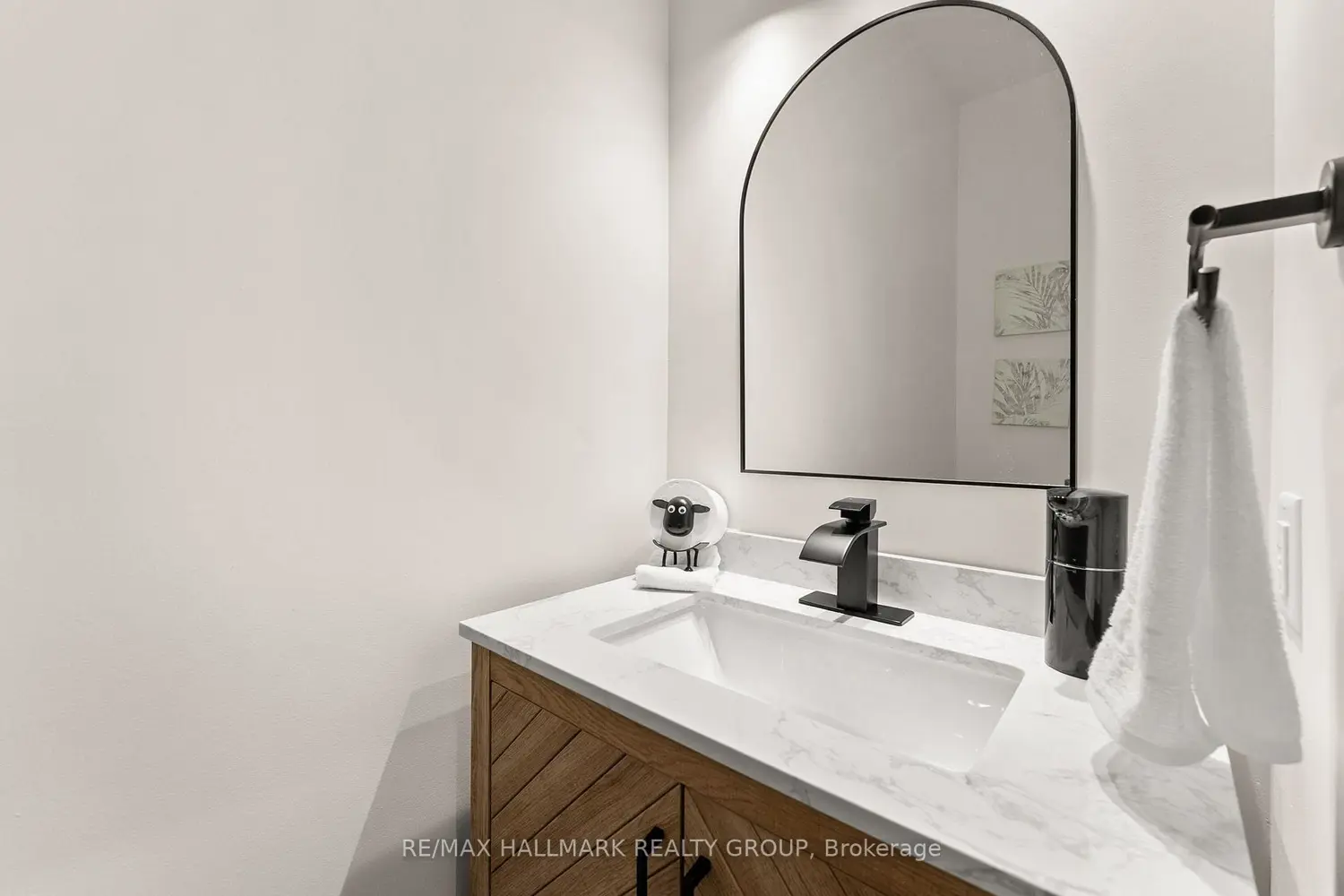 115 Beatrice Drive photo 3
