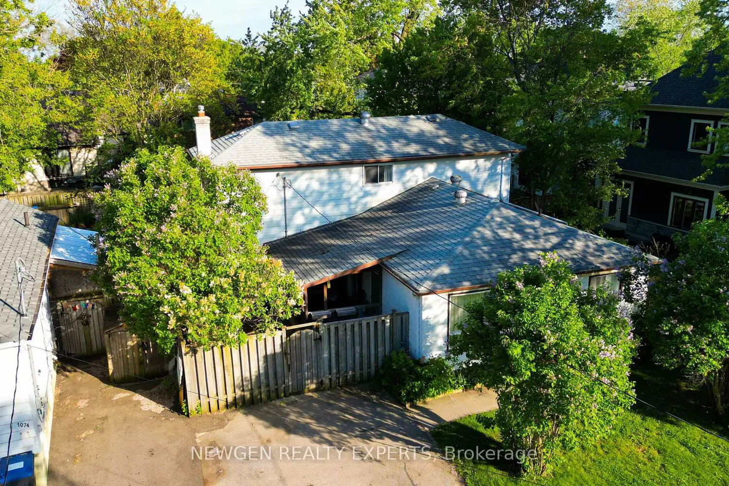 1070 Pelham Avenue photo 4