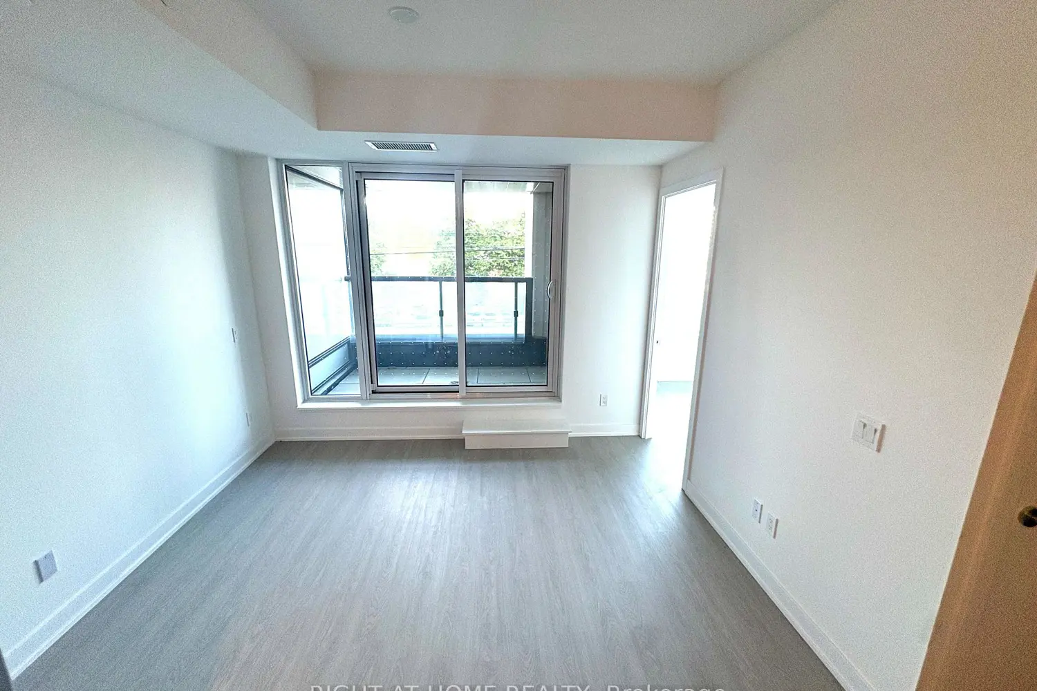 8188 Yonge Street 221 photo 2