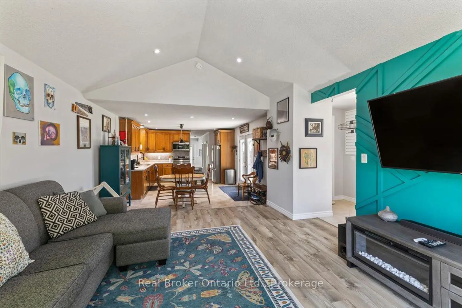 732 Arthur Street photo 5