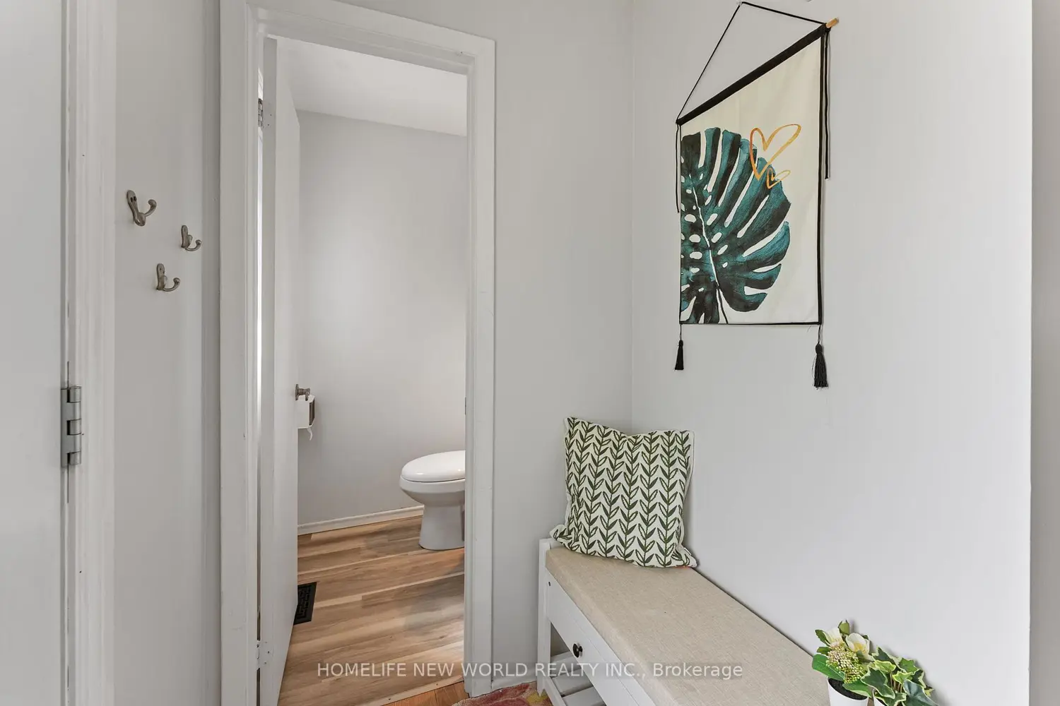 1445 Aldersbrook Road photo 4