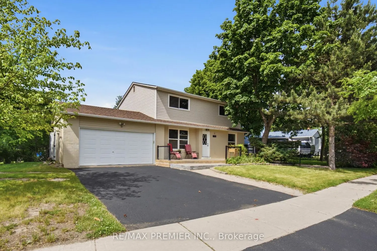 115 William Roe Boulevard photo 2