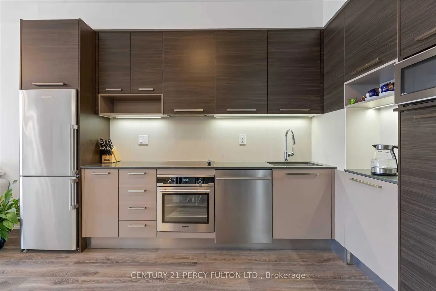 36 Park Lawn Road 1401