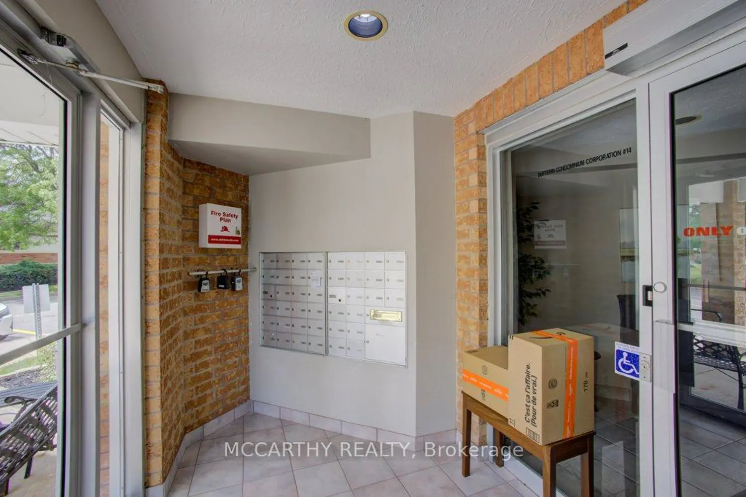 250 Robert Street 300 photo 4