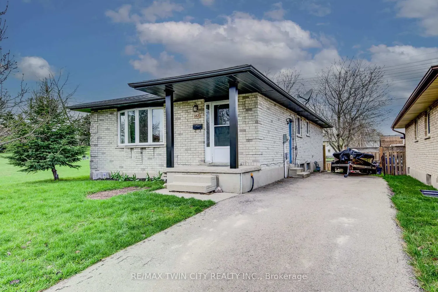 183 Dinison Crescent photo 2