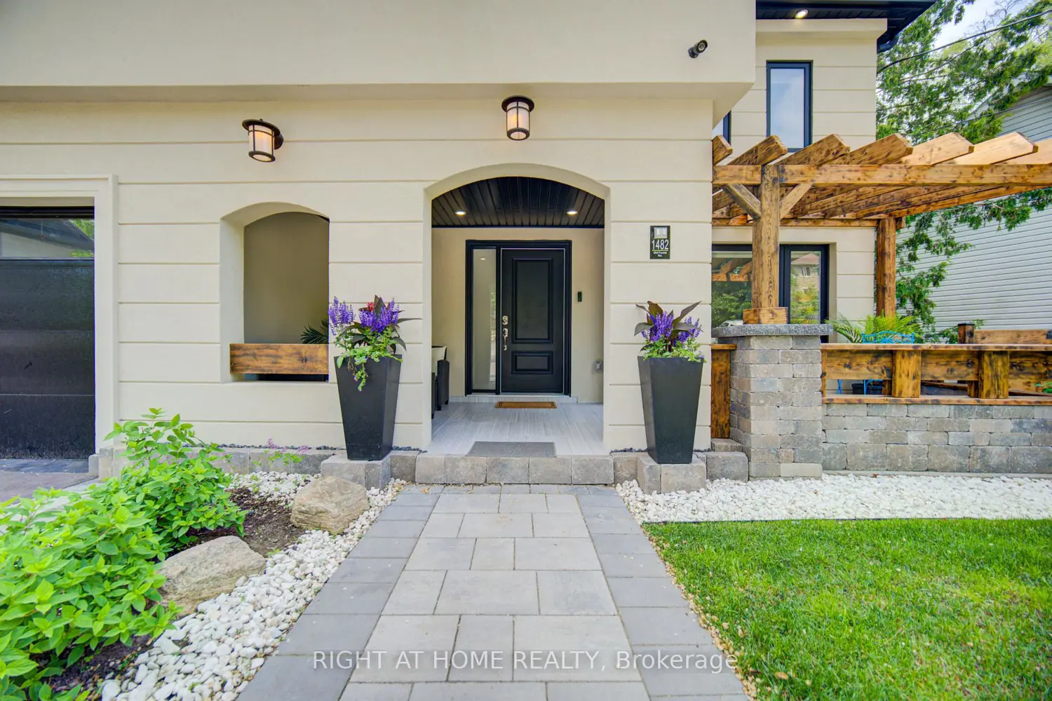 1482 Old Forest Road photo 4