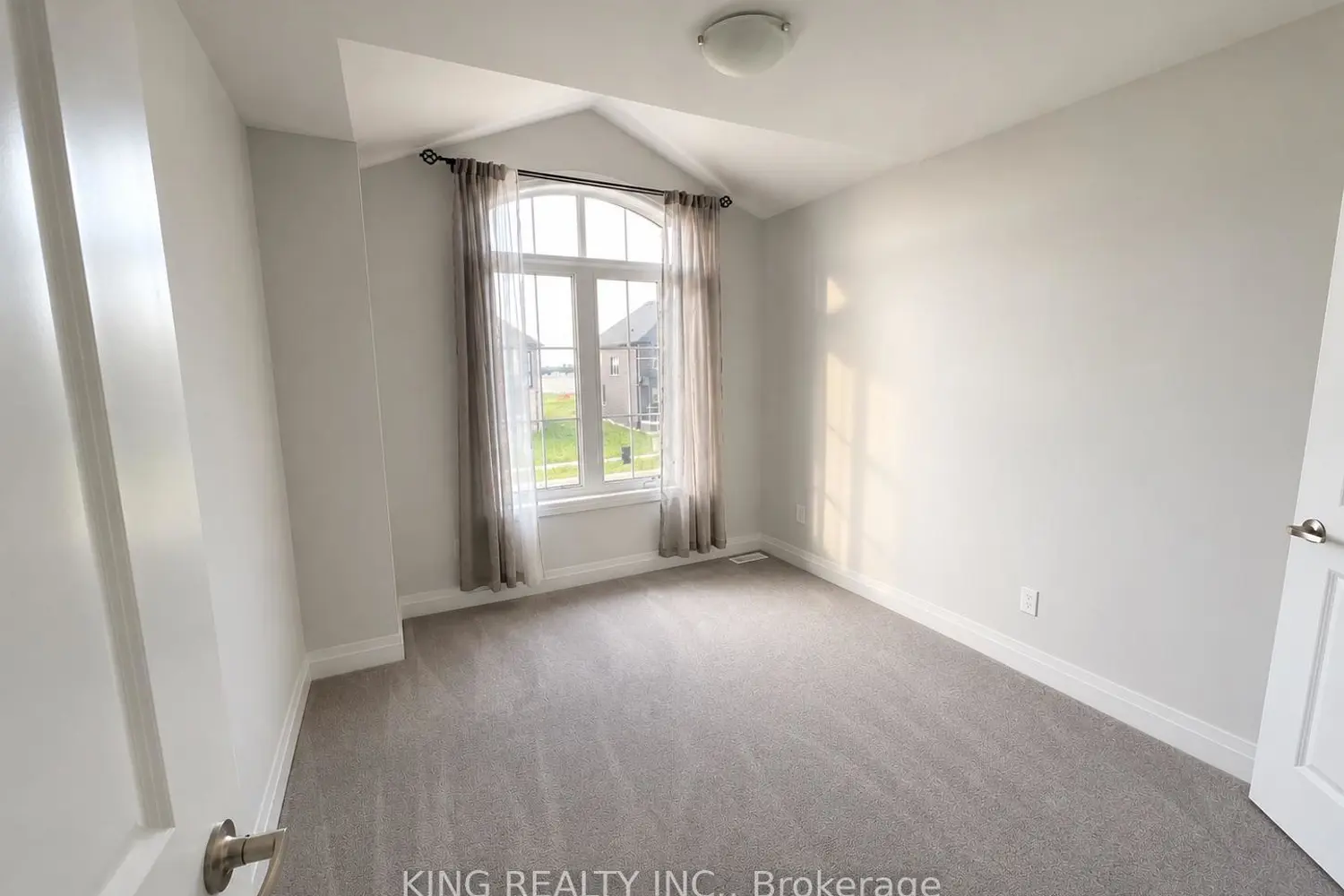 55 Butler Boulevard photo 3