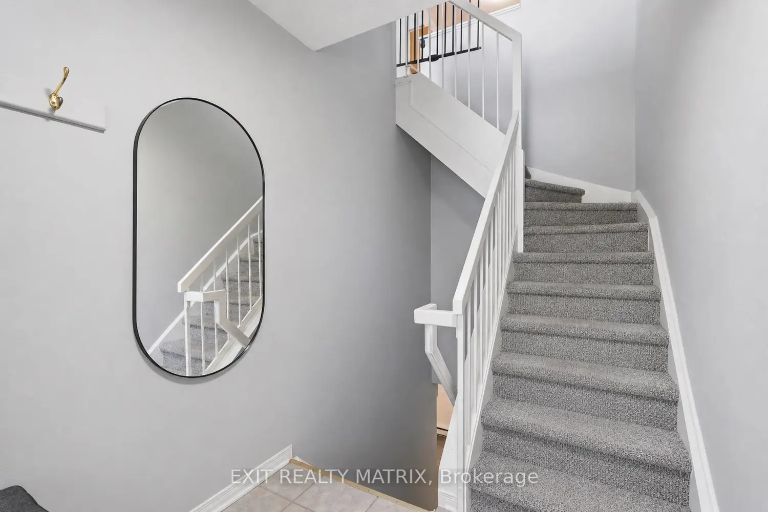 495 Canteval Terrace 205 photo 2
