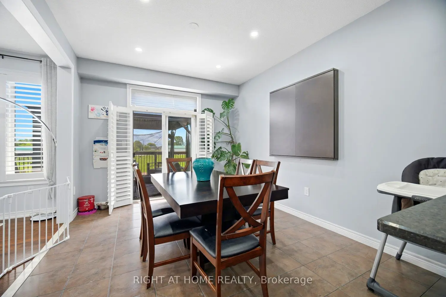 79 Garinger Crescent photo 4