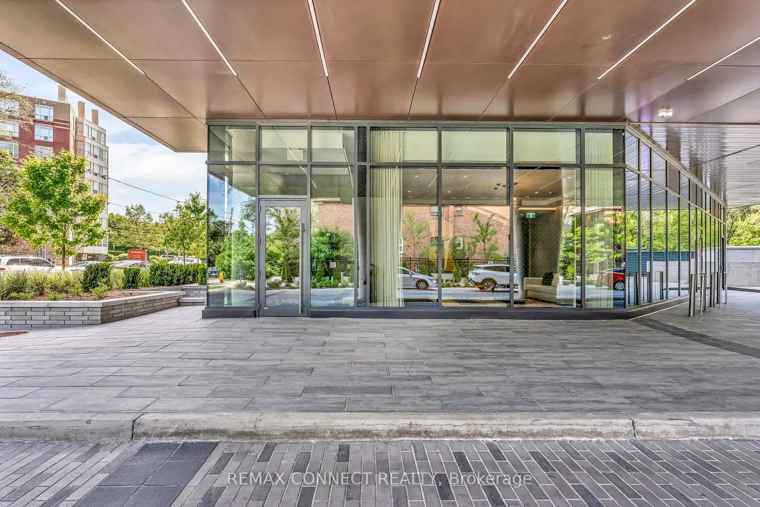 250 Lawrence Avenue 504 photo 5
