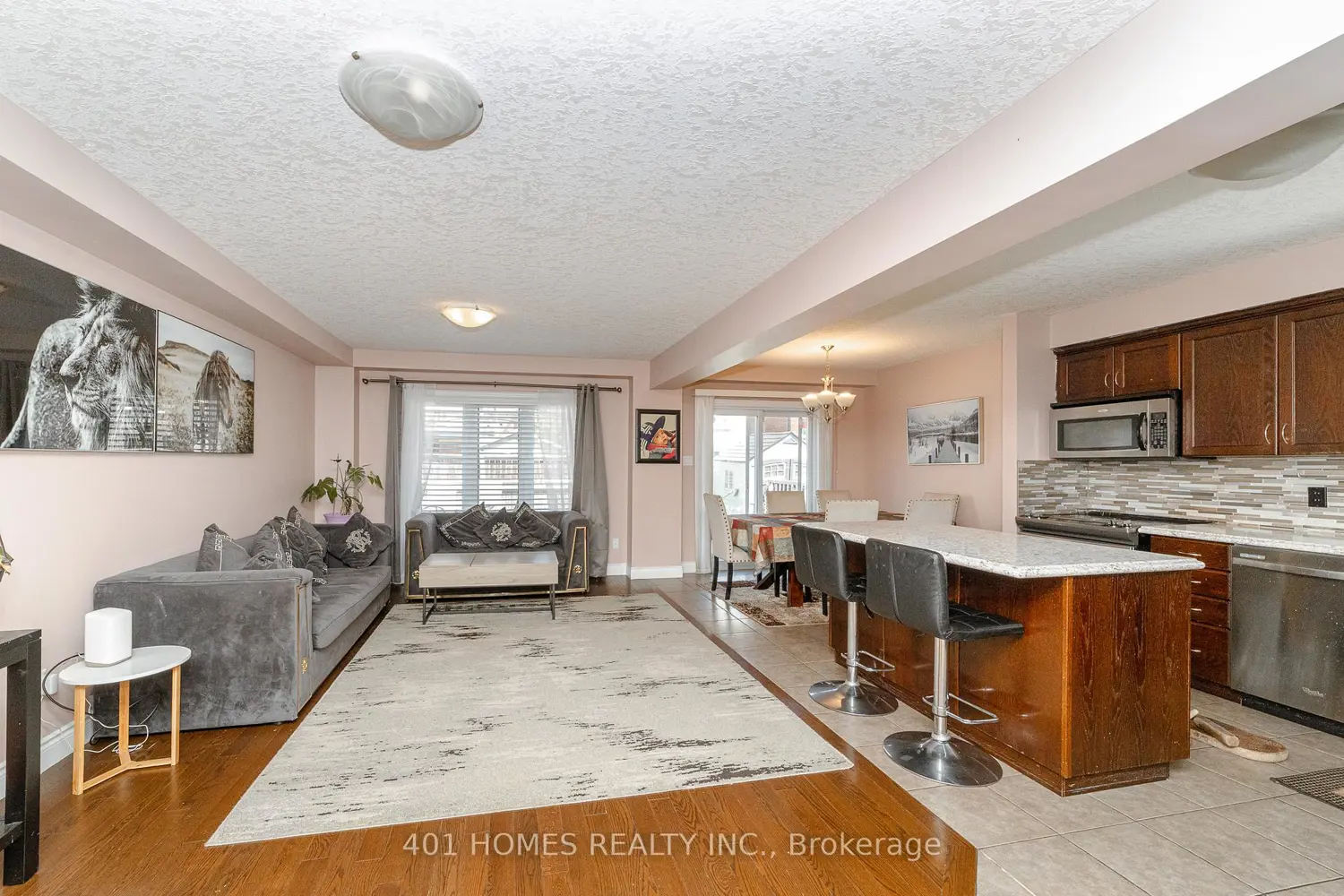880 Frontenac Crescent photo 5