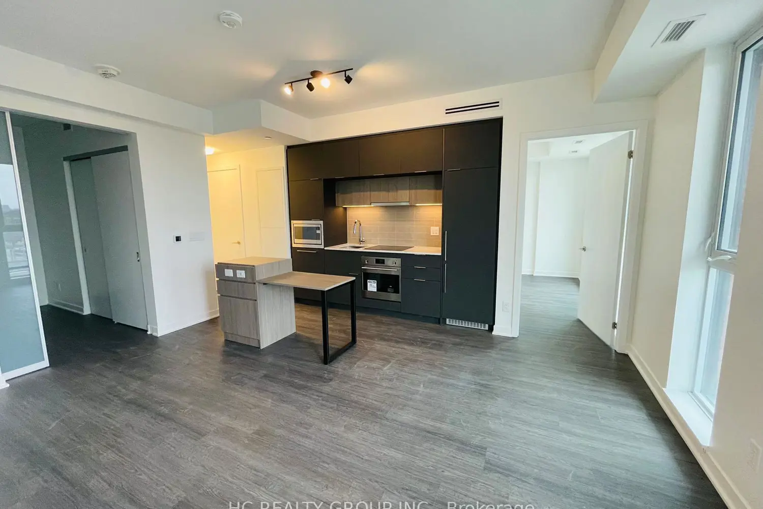 185 Alberta Avenue 708 photo 4