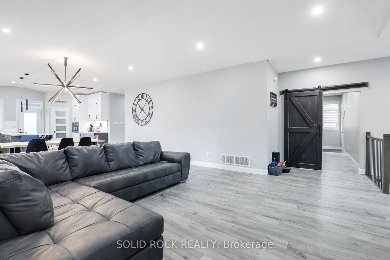 216 Filion Street photo 5