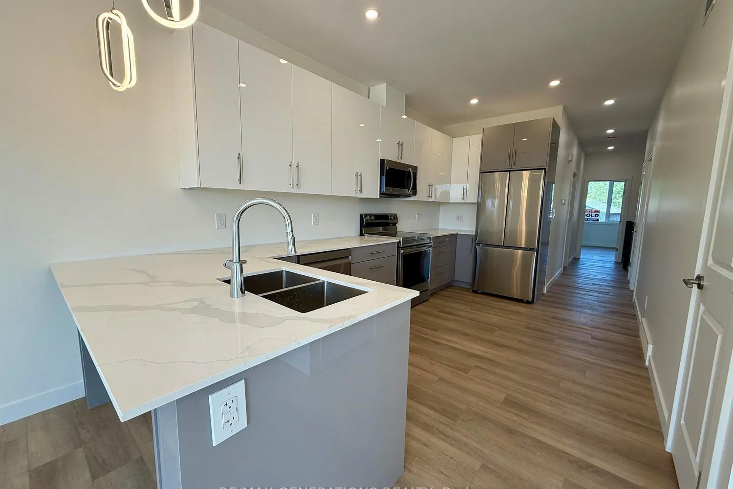 156 Bruin Crescent photo 3