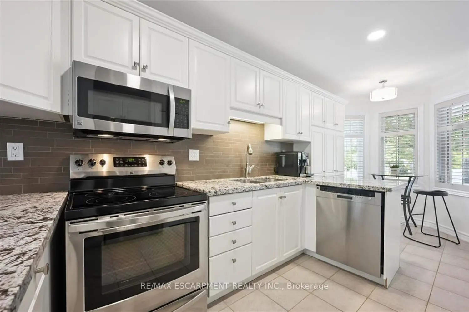 3243 New Street 5 photo 5