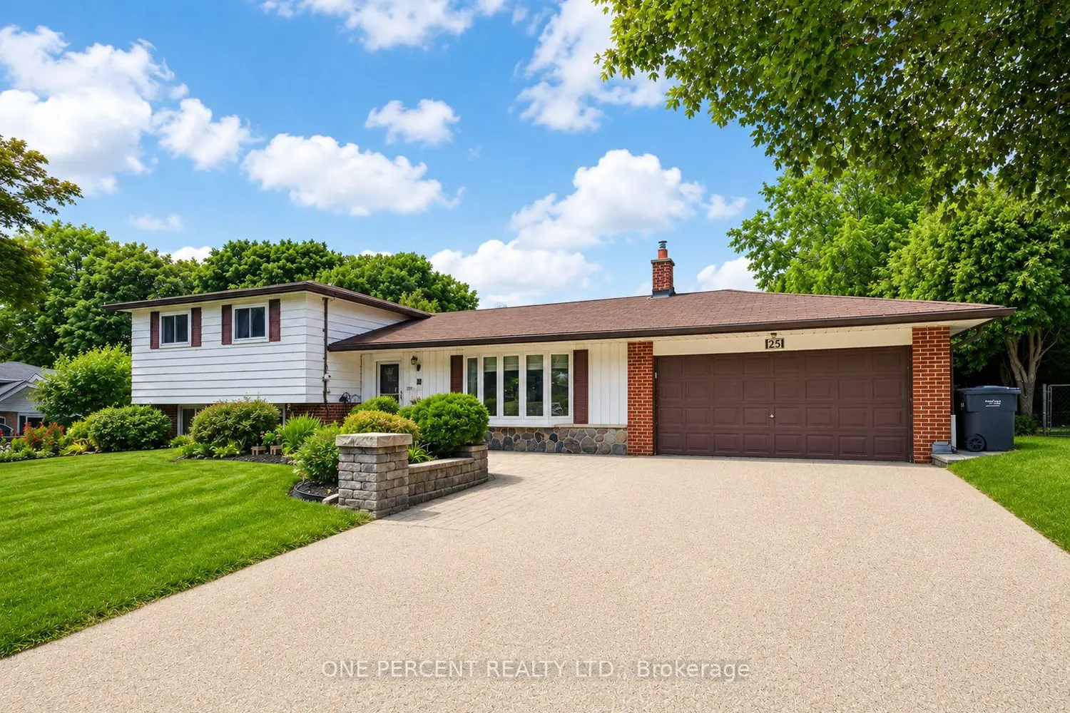 25 Hilltop Drive photo 2
