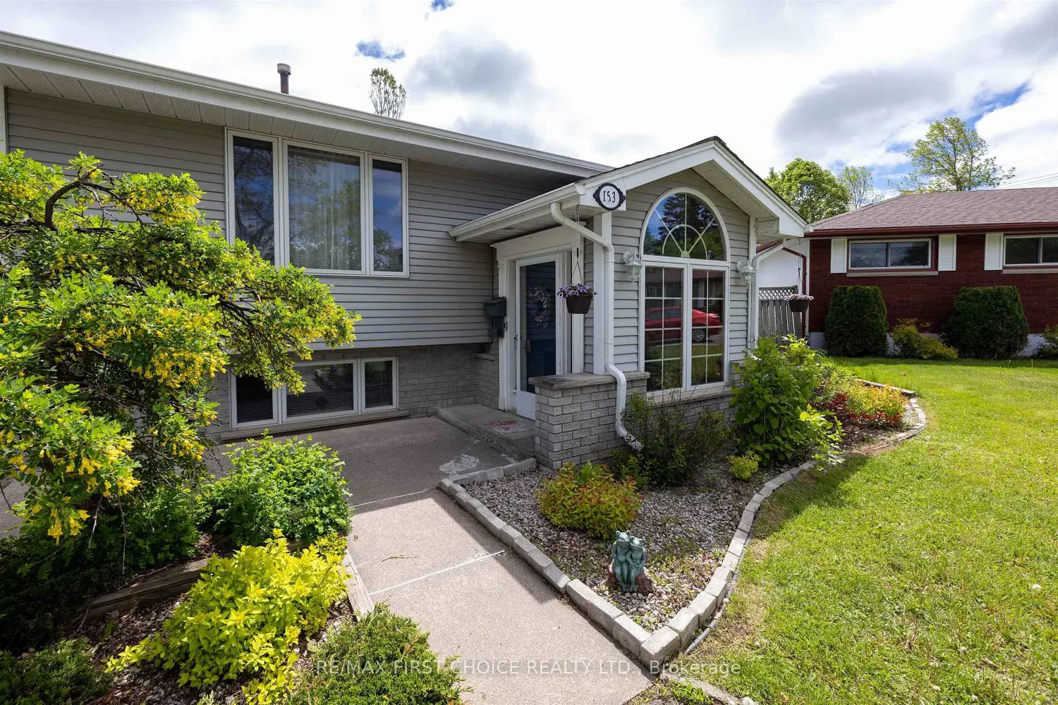 153 Theresa Street photo 4