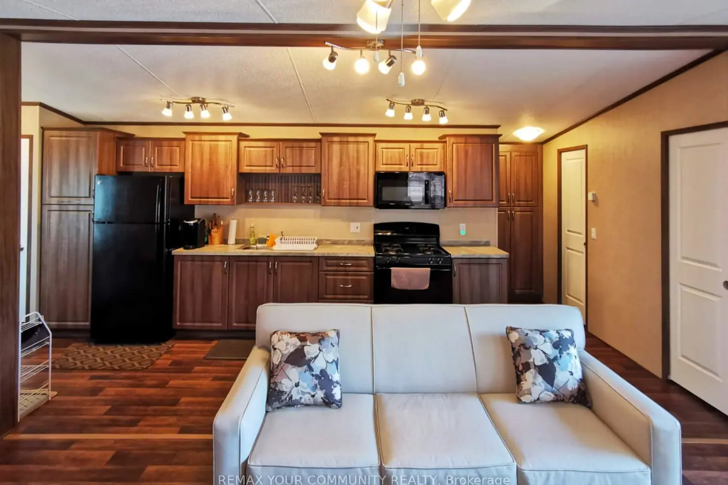 1501 Line 8 Road 251 photo 4