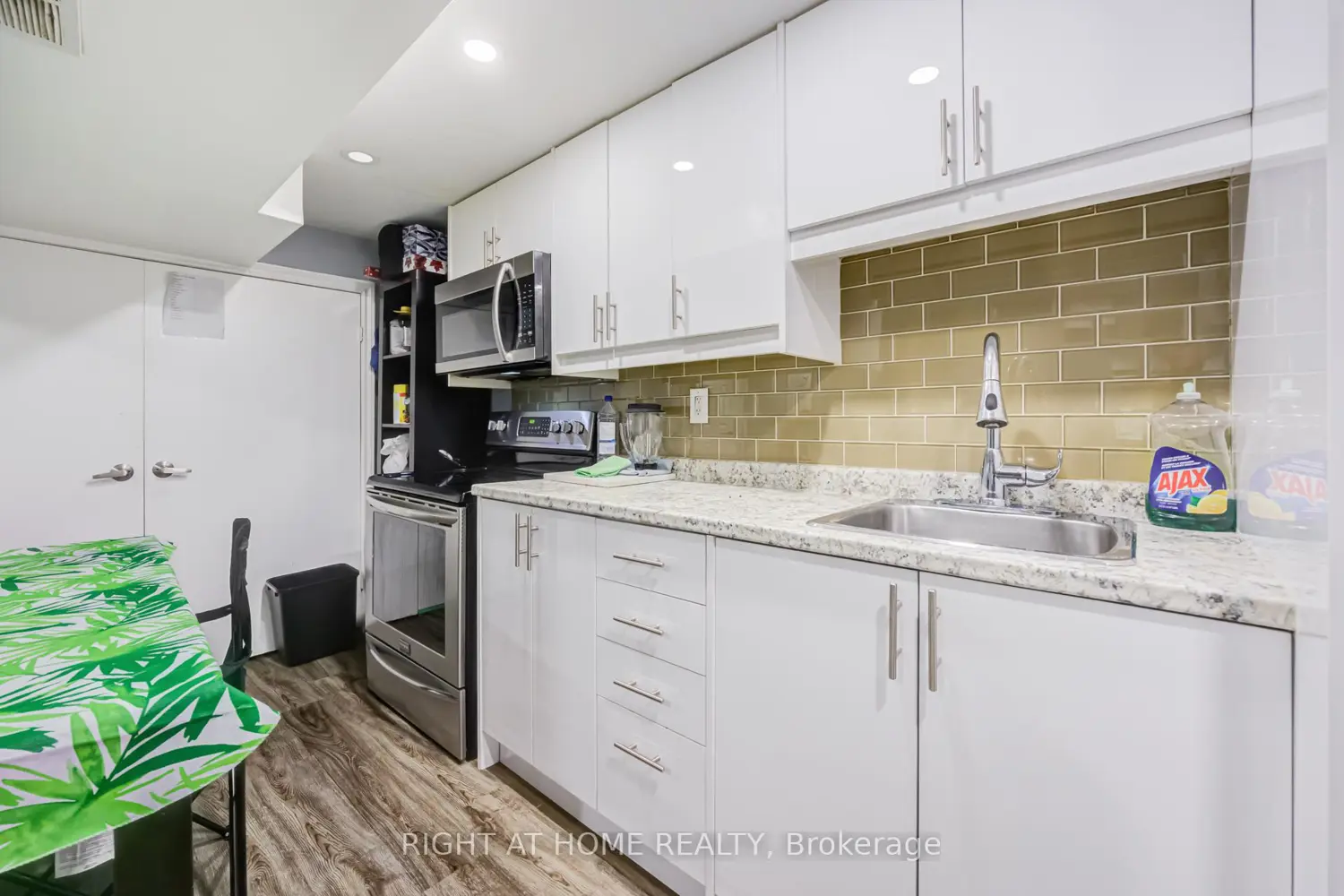 519 Rogers Road photo 4