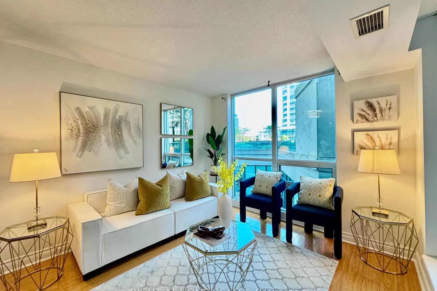 12 Yonge Street 503 photo 2