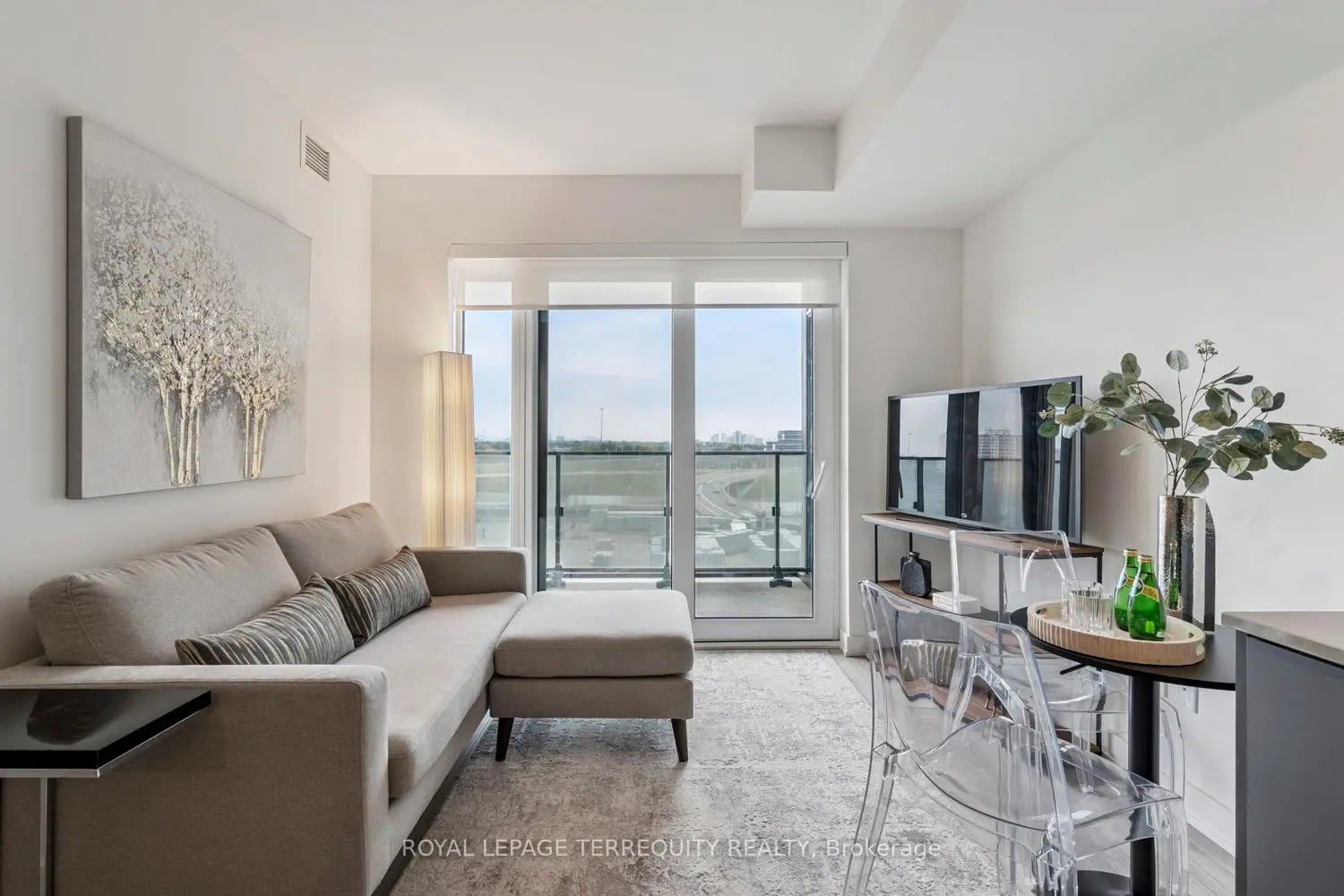 8 Tippett Road 809 photo 2