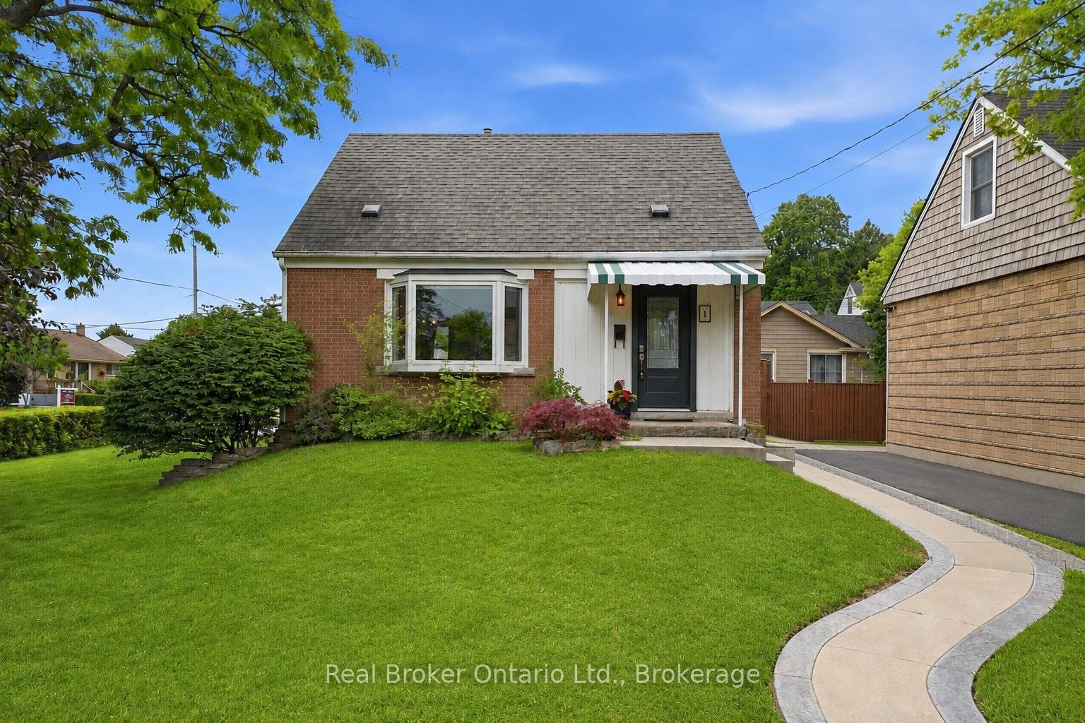 11 Janis Court, Hamilton, ON, L9H1S8
