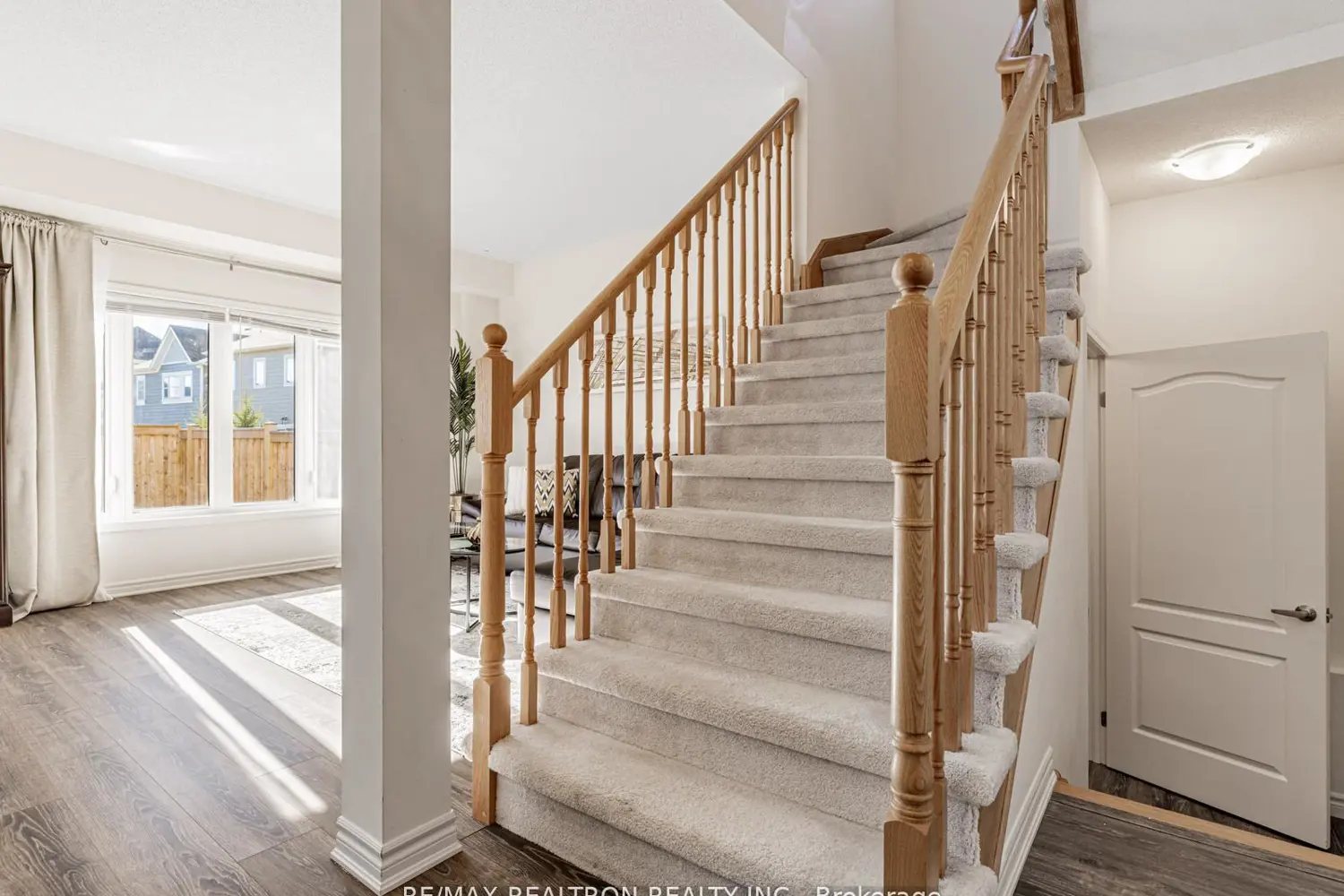 6 Bobolink Drive photo 3