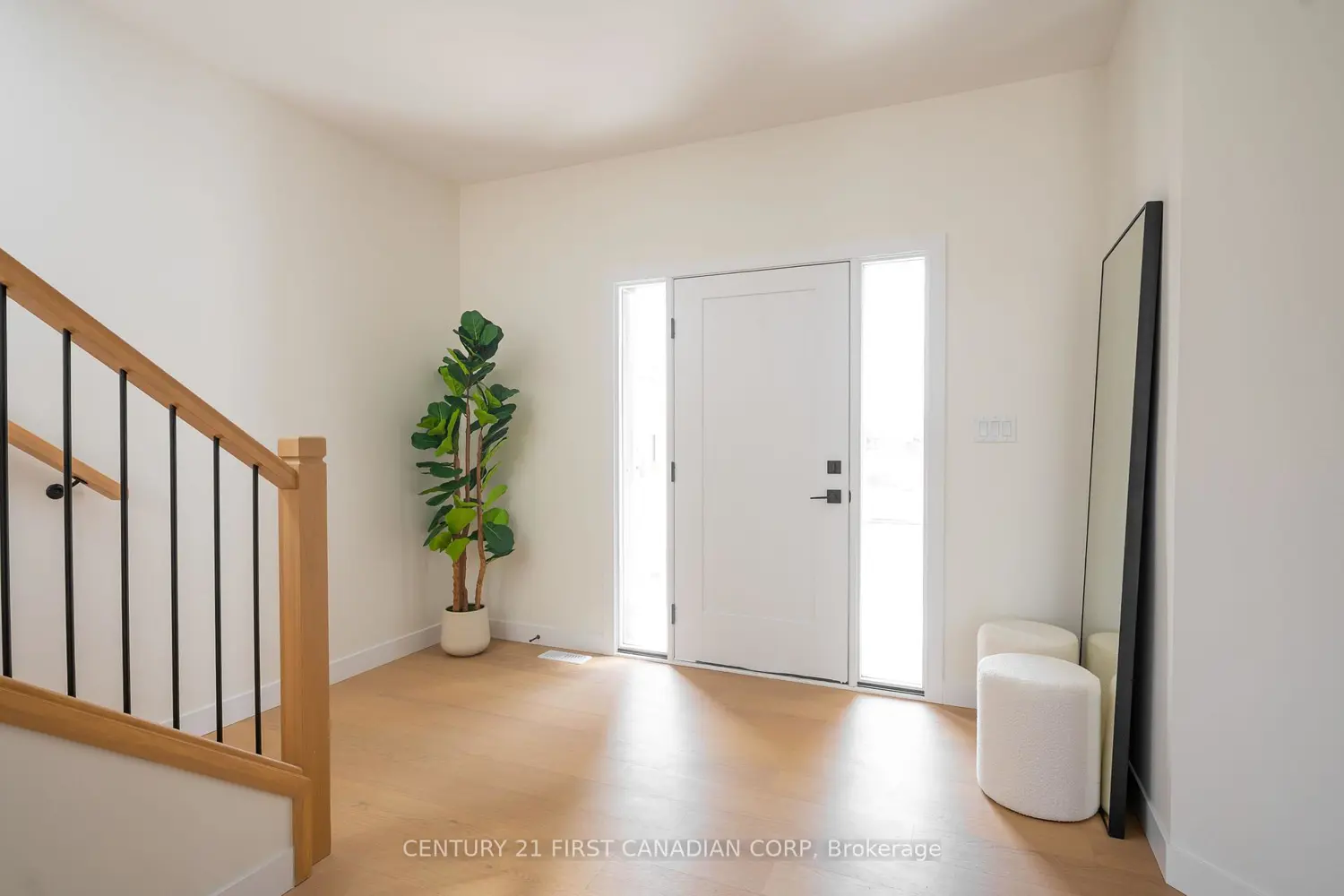 1378 Shields Place photo 2