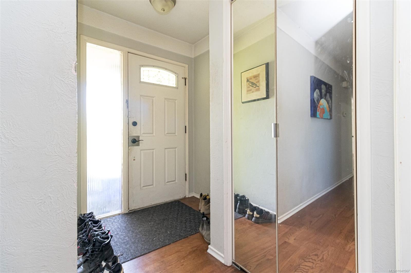 575 Burnside Road E, Victoria, BC, V8T 2X7 photo 2