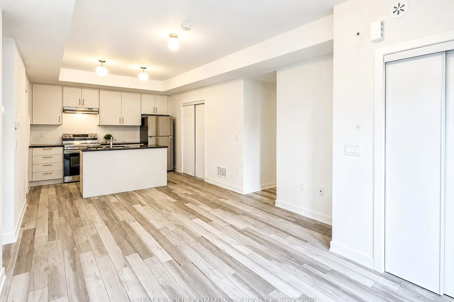 15100 Yonge Street 6B photo 2