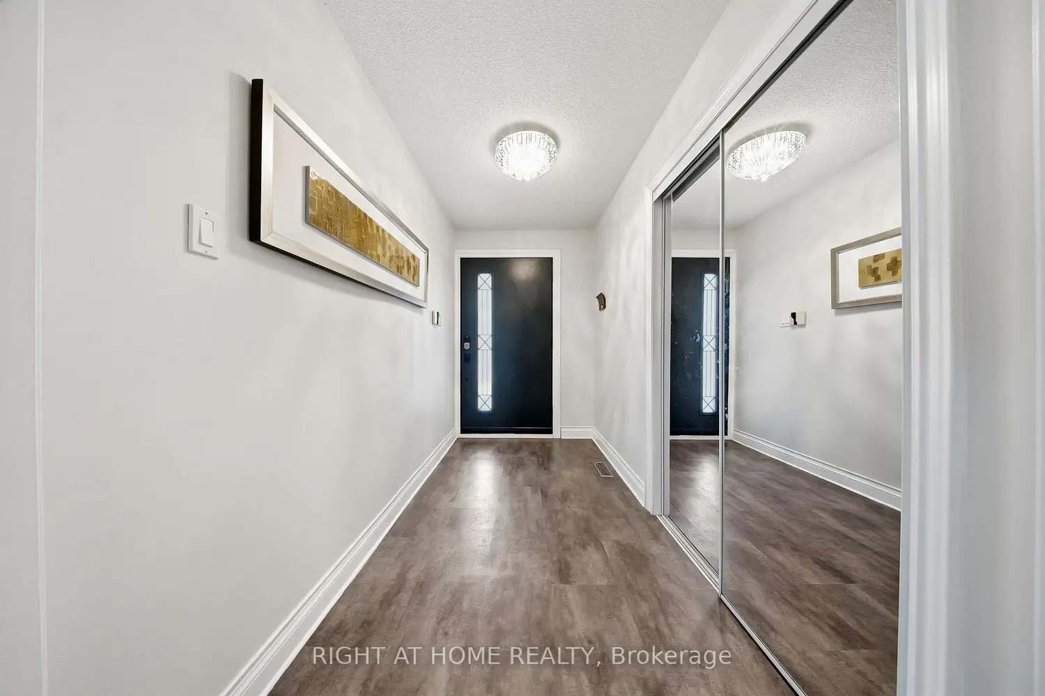 29 Sunforest Drive photo 3