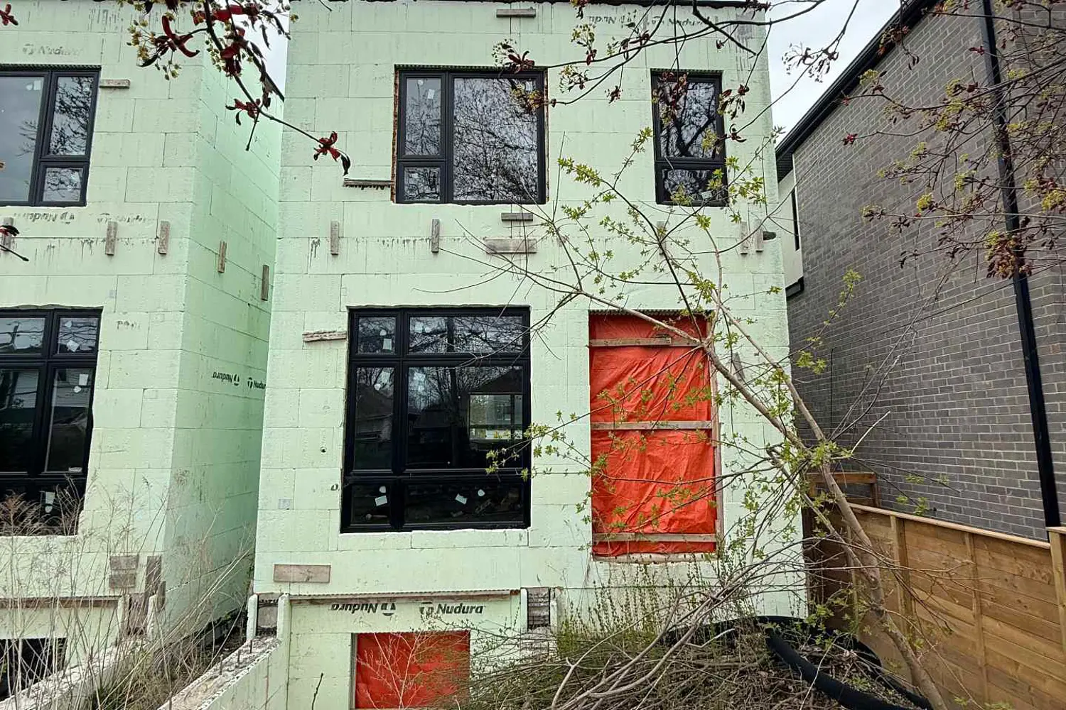 42 August Avenue photo 2