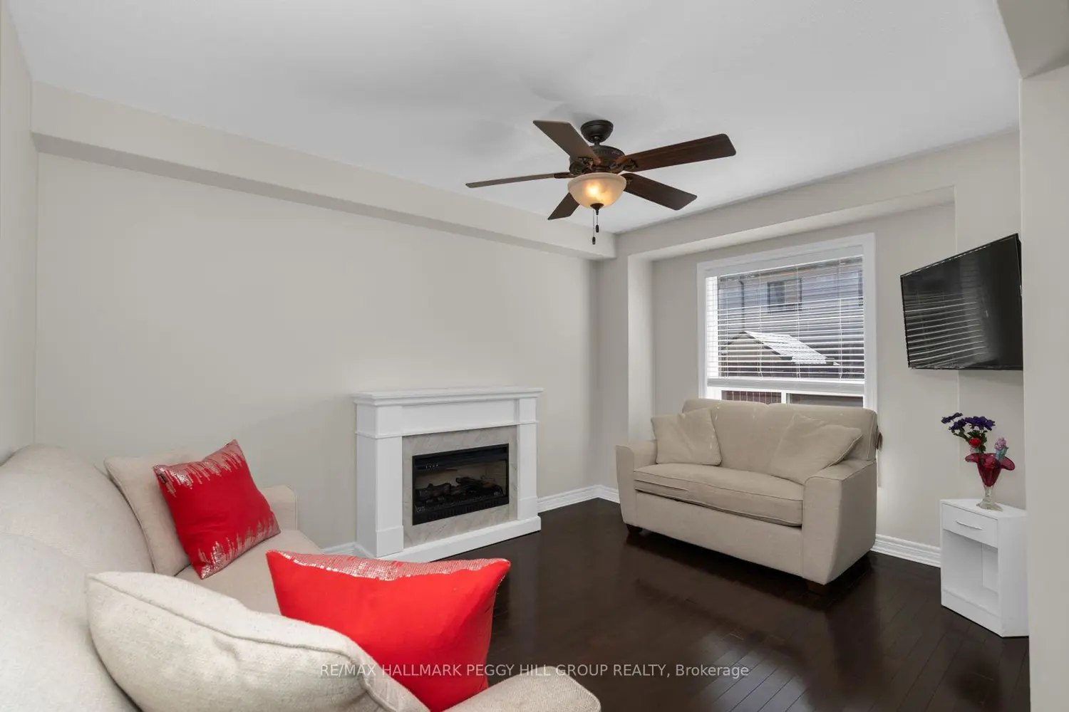 985 Cook Drive photo 3