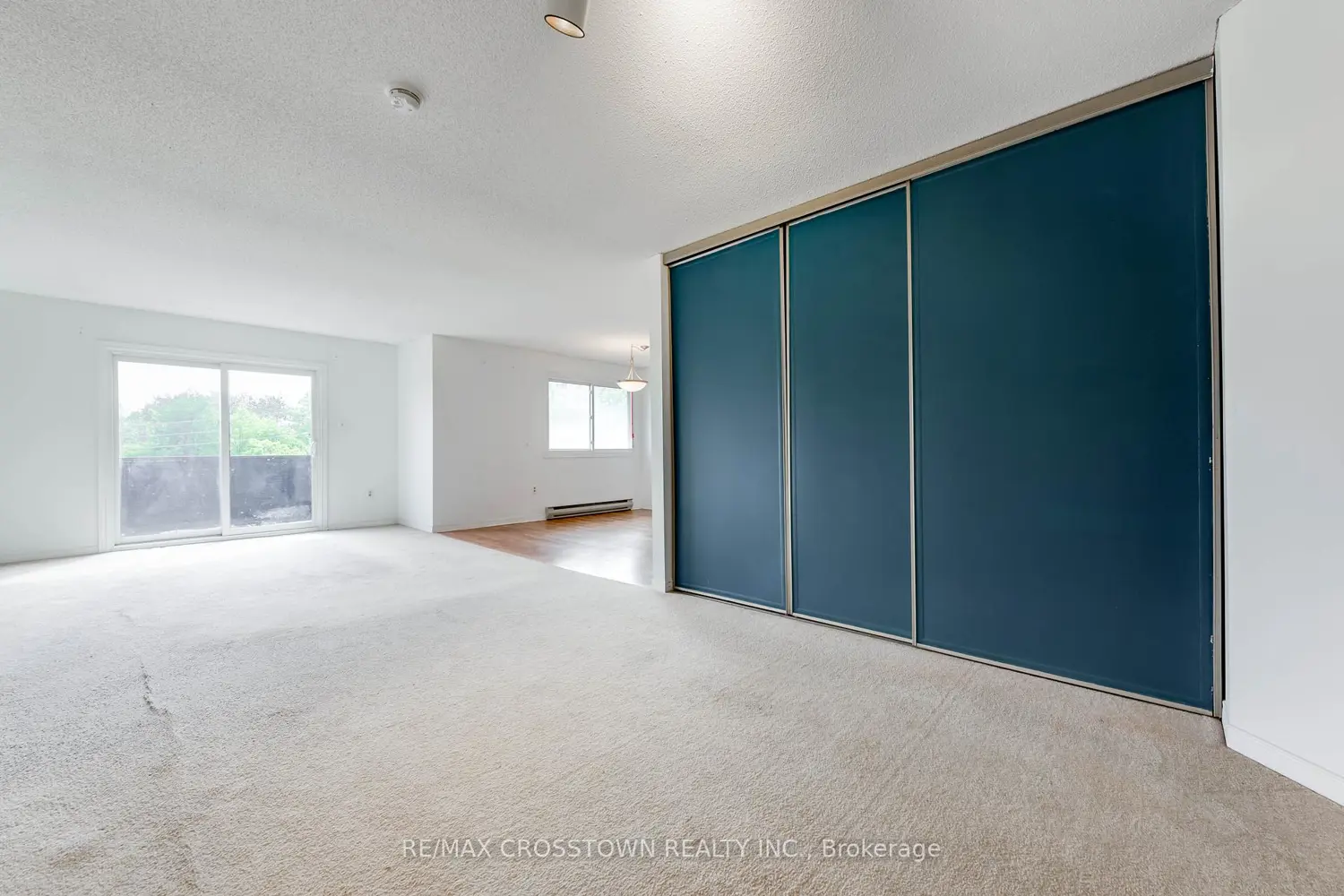 1 Quail Crescent 303 photo 4