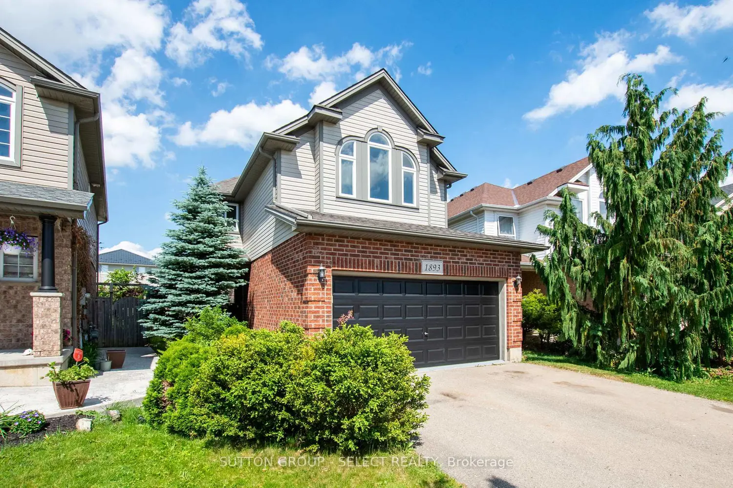 1893 Stackhouse Crescent photo 2