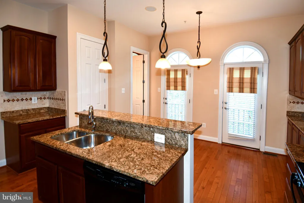 589 Cedar Spring Street, Gaithersburg, MD 20877 photo 3