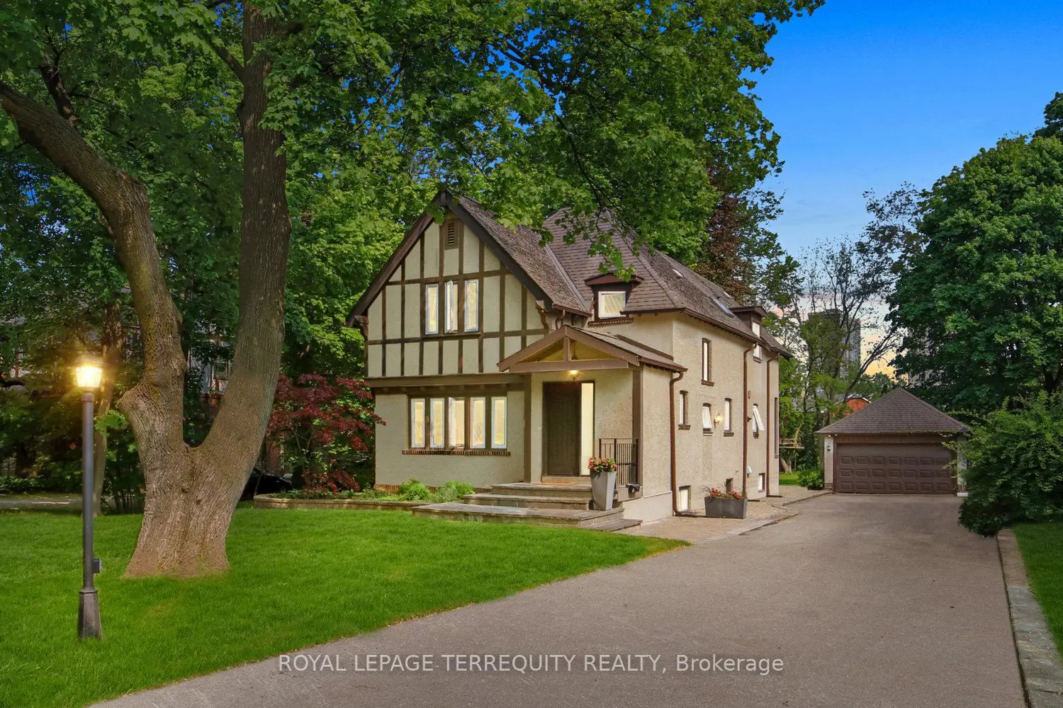 65 Burnhamthorpe Crescent