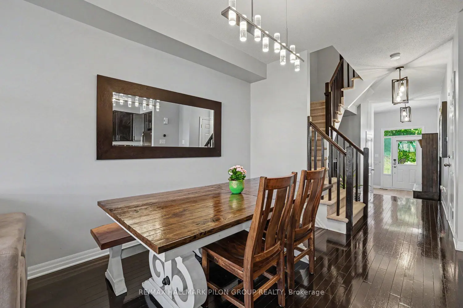 673 Spring Valley Drive photo 3