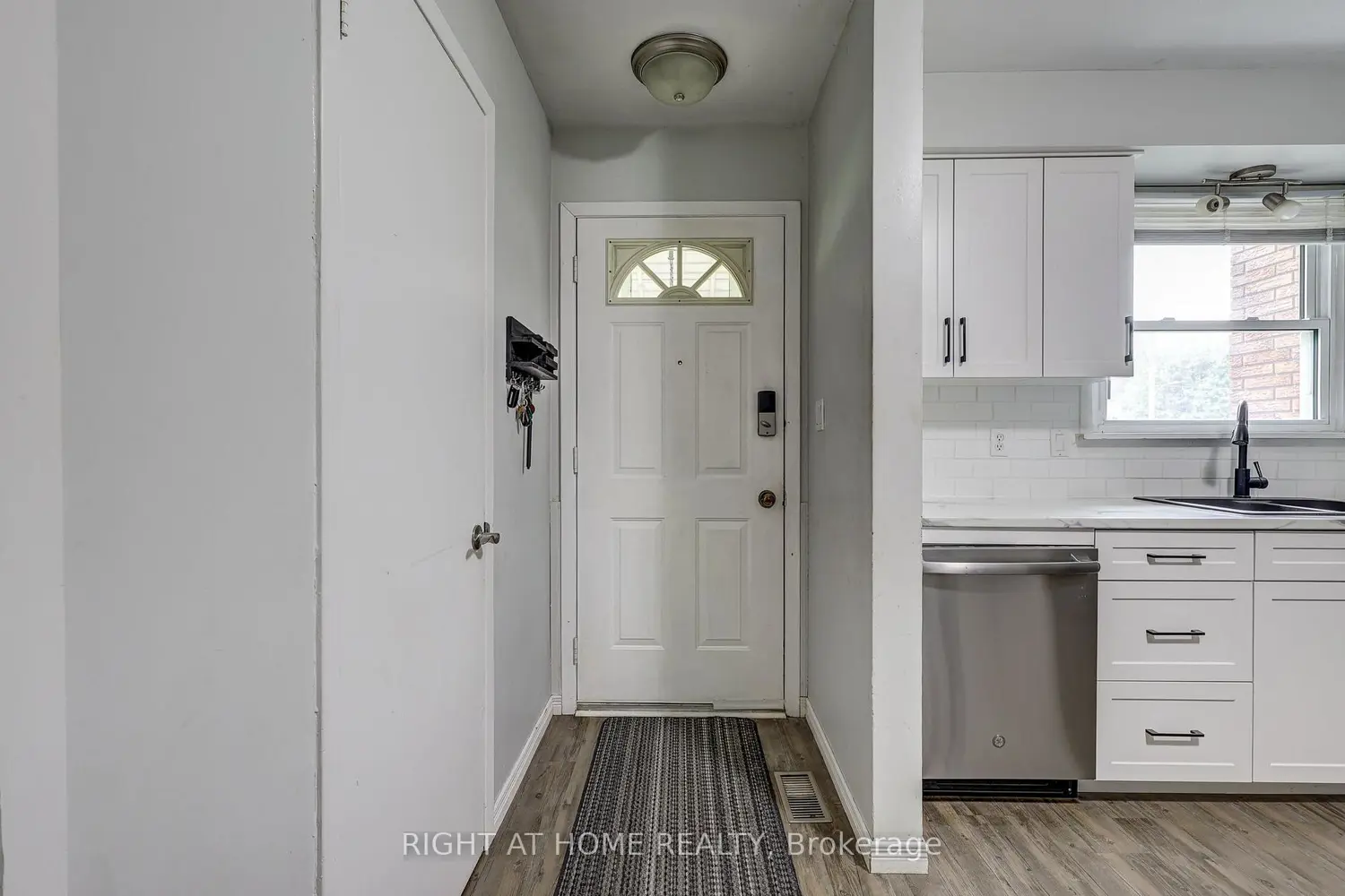 81 Parkside Drive 5 photo 3