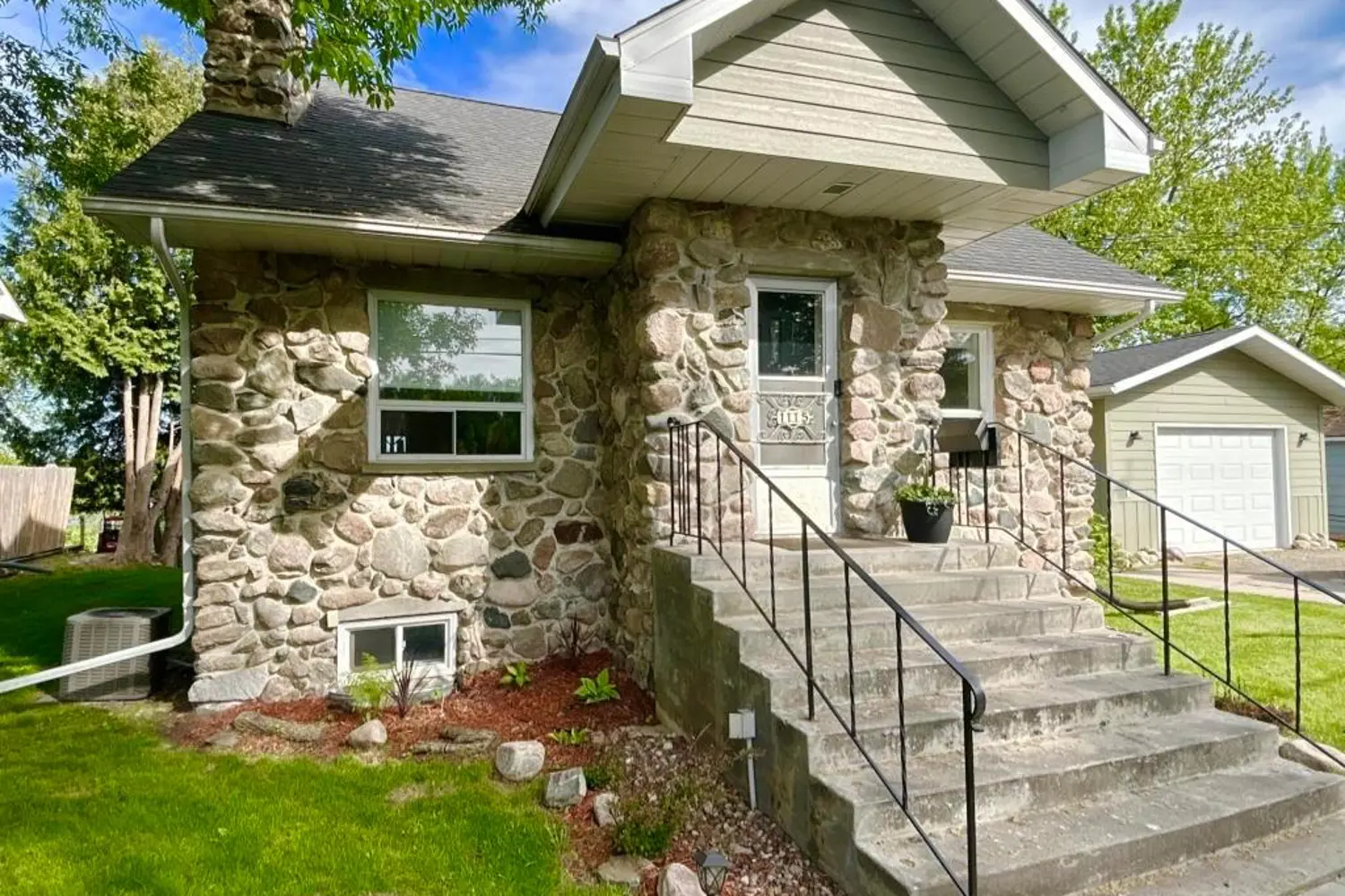 1115 River Road West